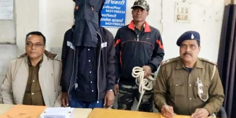 Jamshedpur border area police – कपाली में पिस्टल के साथ रील बनाकर सोशल मीडिया पर पोस्ट करने वाला युवक गिरफ्तार, पिस्तौल समेत 2 कारतूस बरामद