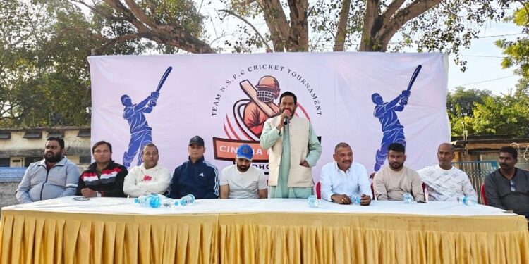 West singhbhum cricket : सिंघानिया टाइटन बना चक्रधरपुर प्रीमियम लीग का विजेता, पुरस्कार में मिला ढाई लाख रुपये व ट्रॉफी West singhbhum cricket : सिंघानिया टाइटन बना चक्रधरपुर प्रीमियम लीग का विजेता, पुरस्कार में मिला ढाई लाख रुपये व ट्रॉफी