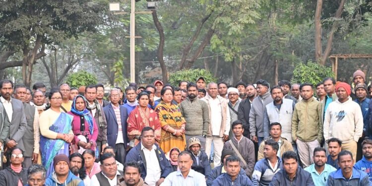 Jamshedpur potka mla : पोटका विधायक संजीव सरदार का आह्वान- मकर संक्रांति के बाद कोल्हान में गांव-गांव चलेगा जनजागरूकता अभियान, पेसा कानून से सामाजिक व्यवस्था को मिलेगा बल, मजबूत करने के लिये कार्य करे समाज के लोग Jamshedpur potka mla : पोटका विधायक संजीव सरदार का आह्वान- मकर संक्रांति के बाद कोल्हान में गांव-गांव चलेगा जनजागरूकता अभियान, पेसा कानून से सामाजिक व्यवस्था को मिलेगा बल, मजबूत करने के लिये कार्य करे समाज के लोग