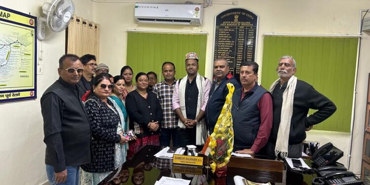 Jamshedpur Mithila samaj demand : टाटानगर से जयनगर भाया दरभंगा ट्रेन सप्ताह में तीन दिन चलायी जाये, नाम हो ट्रेन का विद्यापति एक्सप्रेस, मिथिला रेल संघर्ष समिति के लोगों ने डीआरएम के नाम सौंपा ज्ञापन