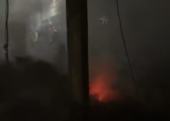 jamshedpur fire- सोनारी न्यू ग्वाला बस्ती में पुआल टाल में लगी आग, मची अफरा-तफरी, काफी मशक्कत के बाद दमकल ने आग पर पाया काबू
