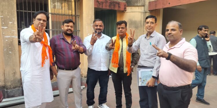 jugsalai nagar parishad election : जुगसलाई नगर परिषद के वार्ड संख्या-18 से अनिल मोदी ने किया नामांकन, जनता का समर्थन मिला तो विकास कार्यों को देंगे नयी गति