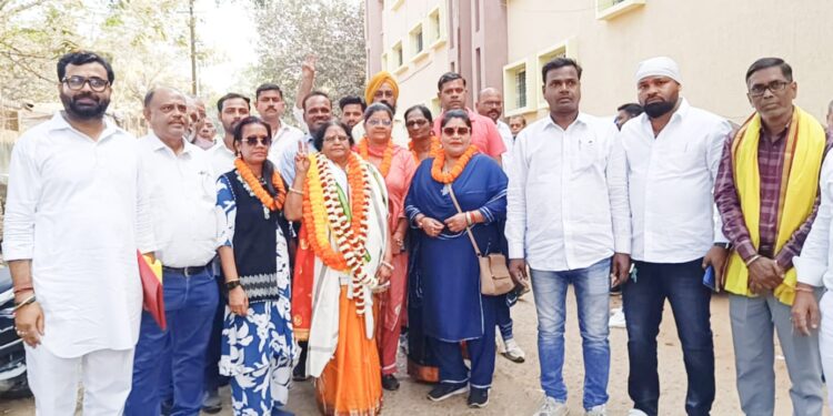 jugsalai nagar nikay election : जुगसलाई नगर परिषद में चेयरमैन पद के लिए एक और दावेदार, इंदू सिंह ने भी किया नामांकन jugsalai nagar nikay election : जुगसलाई नगर परिषद में चेयरमैन पद के लिए एक और दावेदार, इंदू सिंह ने भी किया नामांकन