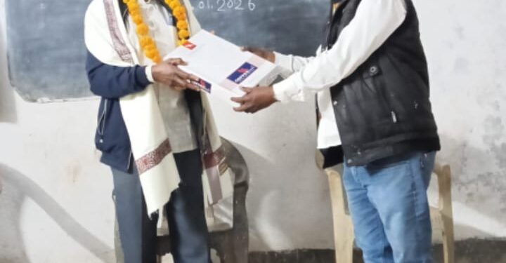 jamshedpur rural- गुड़ाबांदा के लड़काबासा प्रावि में सेवानिवृत पर पारा शिक्षक को दी गयी भा‍वभीनी विदाई