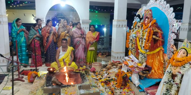 jamshedpur rural- हाता यज्ञानुष्ठान में पांचवें दिन उमड़ी भीड़, समापन 6 को, सांसद की धर्मपत्नी ने की पुजा अर्चना