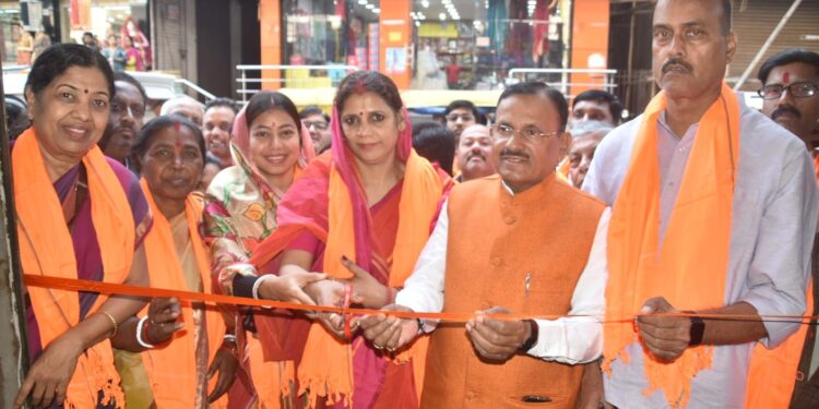 jugsalai nagar nikay election rinku singh : जुगसलाई नगर परिषद की अध्यक्ष प्रत्याशी रिंकू सिंह का खुला चुनावी कार्यालय, विधायक पूर्णिमा साहू, पूर्व विधायक मेनका सरदार, भाजपा के पूर्व प्रदेश अध्यक्ष डॉ. दिनेशानंद गोस्वामी समेत कई दिग्गज नेता हुए शामिल