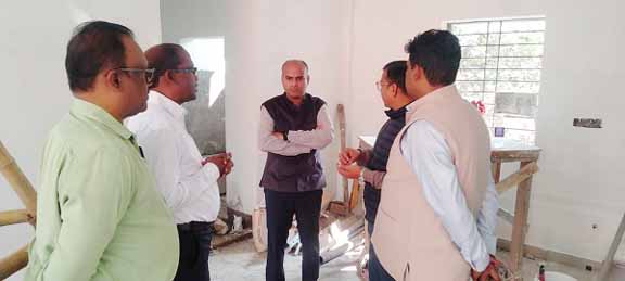 jamshedpur new palash market : साकची में बन रहे जमशेदपुर हाट पलाश मार्ट का निरीक्षण करने पहुंचे डीसी, 10 दिन में काम पूरा करने का आदेश jamshedpur new palash market : साकची में बन रहे जमशेदपुर हाट पलाश मार्ट का निरीक्षण करने पहुंचे डीसी, 10 दिन में काम पूरा करने का आदेश