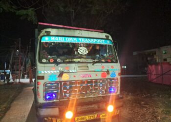 West singhbhum illegal sand seized – चक्रधरपुर–सोनुआ मार्ग पर अवैध बालू परिवहन के खिलाफ बड़ी कार्रवाई, पांच वाहन जब्त West singhbhum illegal sand seized – चक्रधरपुर–सोनुआ मार्ग पर अवैध बालू परिवहन के खिलाफ बड़ी कार्रवाई, पांच वाहन जब्त