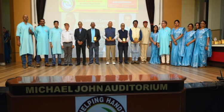 Jamshedpur helping hands program : माइकेल जॉन ऑडिटोरियम में मिली बुजुर्गों की प्रतिभा एवं उत्साह की झलक, हेल्पिंग हैंड्स ने छठे गोल्डन एज जंक्चर के तहत बुजुर्गों के लिए आयोजित किया कार्यक्रम
