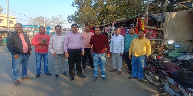 Jamshedpur rural ucil protest : यूसिल के खिलाफ फूटा जादूगोड़ा क्षेत्र के व्यापारियों का गुस्सा, यूसिल पर लगाया सीएसआर निभाने में विफल रहने का आरोप
