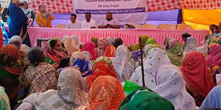 Jamshedpur rural kit distribution : प्रयत्न संस्था ने सिमुलडांगा व बेताकोचा के बुजुर्गों व बच्चों में बांटी सामग्रियां, ग्रामीण विकास कार्यक्रम के तहत एचजी फाउंडेशन के सहयोग से हुआ वितरण Jamshedpur rural kit distribution : प्रयत्न संस्था ने सिमुलडांगा व बेताकोचा के बुजुर्गों व बच्चों में बांटी सामग्रियां, ग्रामीण विकास कार्यक्रम के तहत एचजी फाउंडेशन के सहयोग से हुआ वितरण