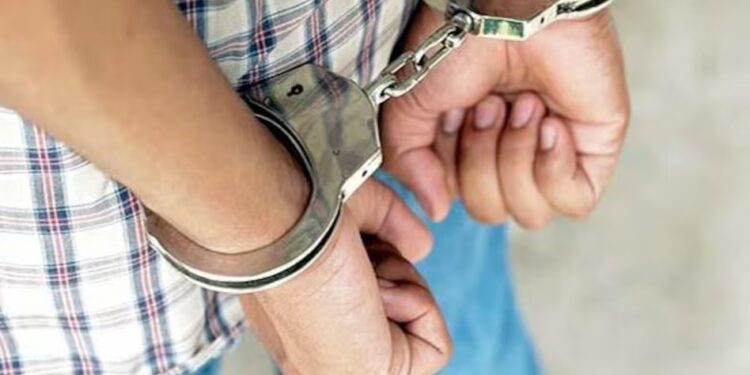 jamshedpur police action- परसुडीह पुलिस की कार्रवाई,रेलवे हॉस्पिटल के पीछे छापेमारी कर 2 किलो गांजा के साथ युवक को धर दबोचा, दूसरा फरार