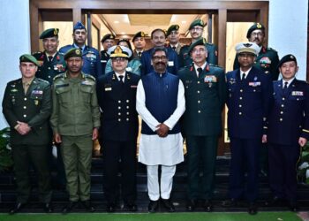 jharkhand cm meets nda representatives : झारखंड के मुख्यमंत्री हेमन्त सोरेन से राष्ट्रीय रक्षा महाविद्यालय के 17 सदस्यीय प्रतिनिधिमंडल ने मुलाकात की, शिक्षा के क्षेत्र में सकारात्मक बदलाव, देश की अर्थव्यवस्था में झारखंड का अहम योगदान jharkhand cm meets nda representatives : झारखंड के मुख्यमंत्री हेमन्त सोरेन से राष्ट्रीय रक्षा महाविद्यालय के 17 सदस्यीय प्रतिनिधिमंडल ने मुलाकात की, शिक्षा के क्षेत्र में सकारात्मक बदलाव, देश की अर्थव्यवस्था में झारखंड का अहम योगदान