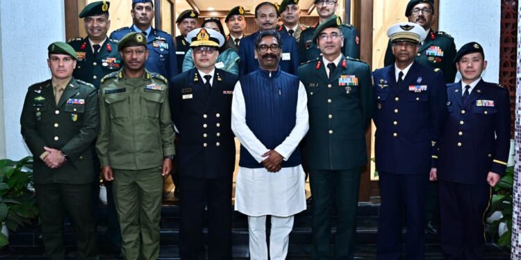 jharkhand cm meets nda representatives : झारखंड के मुख्यमंत्री हेमन्त सोरेन से राष्ट्रीय रक्षा महाविद्यालय के 17 सदस्यीय प्रतिनिधिमंडल ने मुलाकात की, शिक्षा के क्षेत्र में सकारात्मक बदलाव, देश की अर्थव्यवस्था में झारखंड का अहम योगदान