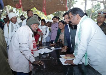 jharkhand investiment : मुख्यमंत्री हेमन्त सोरेन के नेतृत्व में निवेश और ग्रीन स्टील युग का शुभारंभ, 1 लाख 27 हजार करोड़ रुपए से अधिक के निवेश का प्रस्ताव, 46,555 हज़ार से अधिक प्रत्यक्ष रोजगार का होगा सृजन jharkhand investiment : मुख्यमंत्री हेमन्त सोरेन के नेतृत्व में निवेश और ग्रीन स्टील युग का शुभारंभ, 1 लाख 27 हजार करोड़ रुपए से अधिक के निवेश का प्रस्ताव, 46,555 हज़ार से अधिक प्रत्यक्ष रोजगार का होगा सृजन