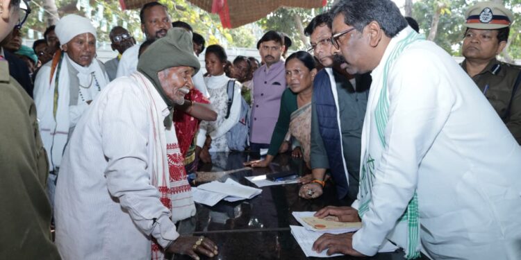 jharkhand investiment : मुख्यमंत्री हेमन्त सोरेन के नेतृत्व में निवेश और ग्रीन स्टील युग का शुभारंभ, 1 लाख 27 हजार करोड़ रुपए से अधिक के निवेश का प्रस्ताव, 46,555 हज़ार से अधिक प्रत्यक्ष रोजगार का होगा सृजन jharkhand investiment : मुख्यमंत्री हेमन्त सोरेन के नेतृत्व में निवेश और ग्रीन स्टील युग का शुभारंभ, 1 लाख 27 हजार करोड़ रुपए से अधिक के निवेश का प्रस्ताव, 46,555 हज़ार से अधिक प्रत्यक्ष रोजगार का होगा सृजन