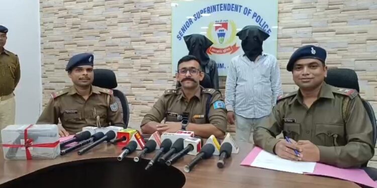 jamshedpur police success- जमशेदपुर पुलिस को मिली सफलता, उलीडीह से हथियार के साथ दो युवकों को धर दबोचा, देसी कट्टा व 8 जिंदा कारतूस बरामद, देखिए video