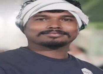jamshedpur police action- इश्तेहार चस्पा करने व पुलिसिया दबाव के कारण फरार आरोपी ने कोर्ट ने किया सरेंडर, सोनारी टिल्लू भट्ठा में अवैध गन फैक्ट्री चलाने के मामले में चल रहा था फरार