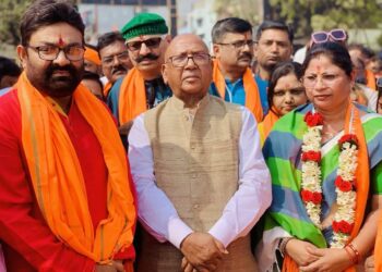 mango nagar nigam election : मानगो नगर निगम मेयर पद के लिए भाजपा नेता नीरज सिंह की पत्नी संध्या सिंह ने किया नामांकन, जनसैलाब के साथ निकली नामांकन यात्रा