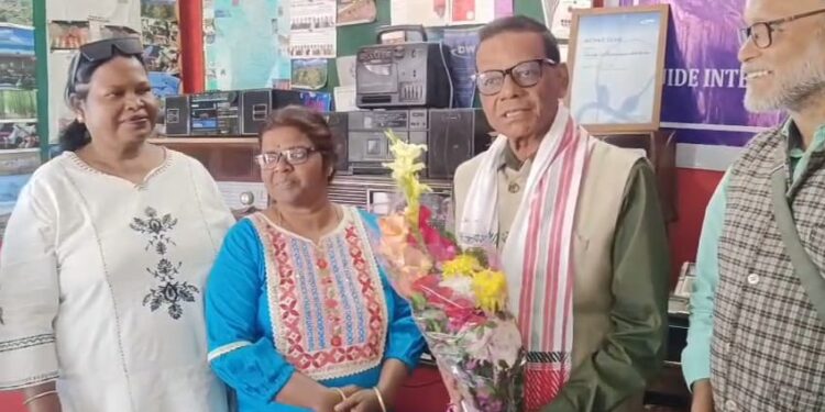 Jamshedpur radioman – विश्व रेडियो दिवस पर जानें जमशेदपुर के रेडियोमैन की कहानी, कैसे एक छोटे ट्रांजिस्टर से शुरू हुआ सफर आज मिनी म्यूजियम में बदला, देखिए – video Jamshedpur radioman – विश्व रेडियो दिवस पर जानें जमशेदपुर के रेडियोमैन की कहानी, कैसे एक छोटे ट्रांजिस्टर से शुरू हुआ सफर आज मिनी म्यूजियम में बदला, देखिए – video