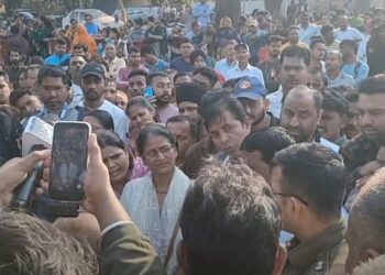 Jamshedpur golmuri murder case – टिनप्लेट गोचक्कर से छह घंटे बाद हटा जाम, ग्रामीण एसपी के आश्वासन पर माने आक्रोशित परिजन