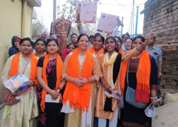 Mango nagar nigam election sudha gupta : पूर्व मंत्री बन्ना गुप्ता ने कारपेट छाप पर वोट देने की अपील की, मानगो में किया प्रचार, सुधा गुप्ता बोली – मानगो को विकास की मुख्यधारा से जोड़ेंगे, पानी हर घर दिलायेंगे