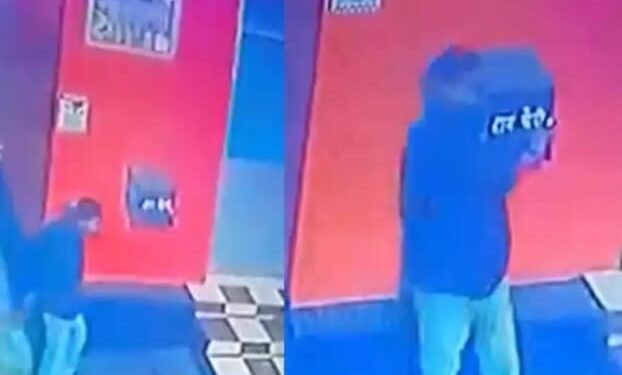 Jamshedpur theft – सीतारामडेरा के शिव हनुमान मंदिर में दीवार फांदकर अंदर घुसे चोर, तीन दान पेटियों का ताला तोड़कर नकदी उड़ाई