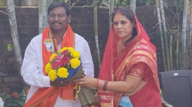 Jamshedpur jugsalai firing case – जुगसलाई फायरिंग मामले में दो गिरफ्तार, कार बरामद, मुख्य आरोपी व एक अन्य की तलाश जारी