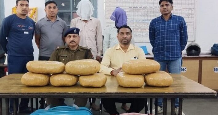 Tatanagar station rpf action – टाटानगर स्टेशन पर आरपीएफ की बड़ी कार्रवाई, 16 किलो गांजा के साथ दो तस्कर गिरफ्तार Tatanagar station rpf action – टाटानगर स्टेशन पर आरपीएफ की बड़ी कार्रवाई, 16 किलो गांजा के साथ दो तस्कर गिरफ्तार
