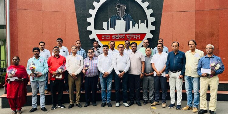 Tata steel retired employee felicitated : टाटा स्टील के सेवानिवृत कर्मचारियों को दी गई विदाई, सम्मानित