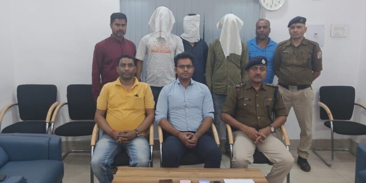 Tatanagar railway police success : टाटानगर स्टेशन से तीन तस्कर लाखों के नशीला पदार्थ के साथ गिरफ्तार, ऑपरेशन नारकोस को सफलता
