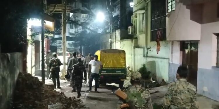 Jamshedpur crime : सोनारी में दो गुटों में हिंसक झड़प, दोनों ओर से पथराव, हमला, कई घायल Jamshedpur crime : सोनारी में दो गुटों में हिंसक झड़प, दोनों ओर से पथराव, हमला, कई घायल