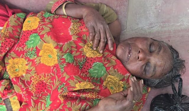 west singhbhum ckp child-lifting suspicion- चक्रधरपुर के रामडा गांव में बच्चा चोर संदेह में वृद्ध महिला की पिटाई, गंभीर, पुलिस ने की कानून व्यवस्था व शांति बनाए रखने की अपील west singhbhum ckp child-lifting suspicion- चक्रधरपुर के रामडा गांव में बच्चा चोर संदेह में वृद्ध महिला की पिटाई, गंभीर, पुलिस ने की कानून व्यवस्था व शांति बनाए रखने की अपील