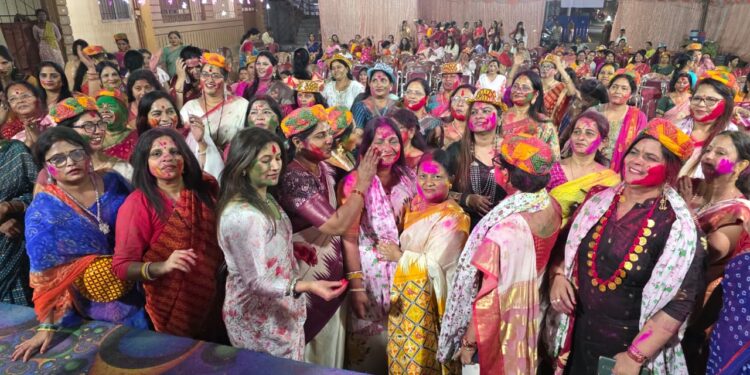 jamshedpur Kshatriya mahila sangh- झारखंड क्षत्रिय महिला संघ का होली मिलन समारोह “फाल्गुनिका” का भव्य आयोजन, होली गीत का भरपूर आनंद उठाया jamshedpur Kshatriya mahila sangh- झारखंड क्षत्रिय महिला संघ का होली मिलन समारोह “फाल्गुनिका” का भव्य आयोजन, होली गीत का भरपूर आनंद उठाया