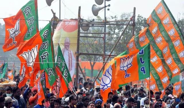Bengal parivartan yatra- कूचबिहार में परिवर्तन यात्रा के रथ पर हमले के बाद तनाव, कूचबिहार के खगराबाड़ी में भारी मात्रा सुरक्षा बलों की तैनाती