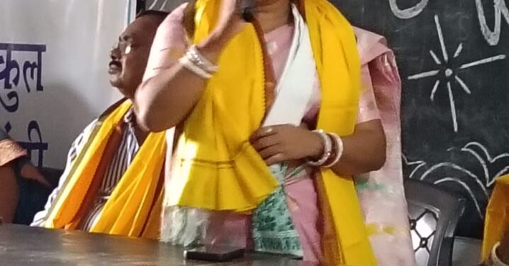 jamshedpur rural-पूर्वी सिंहभूम जिला के बेस्ट कम्युनिटी कोऑर्डिनेटर से सम्मानित हुई मंजूरी माईति, स्वयं सहायता समूह में 6000 से अधिक महिलाओं को जोड़ने का मिला ईनाम
