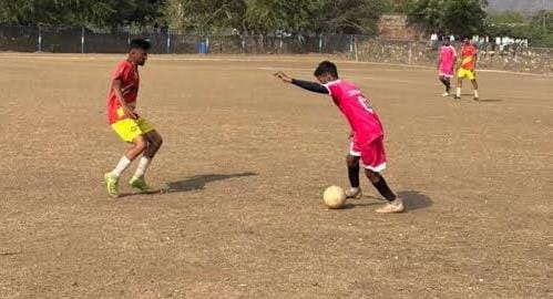 jamshedpur rural sports-जेबीसी राजाबासा में फुटबॉल प्रतियोगिता का हुआ समापन, कुनु स्पोर्टिंग बना विजेता jamshedpur rural sports-जेबीसी राजाबासा में फुटबॉल प्रतियोगिता का हुआ समापन, कुनु स्पोर्टिंग बना विजेता