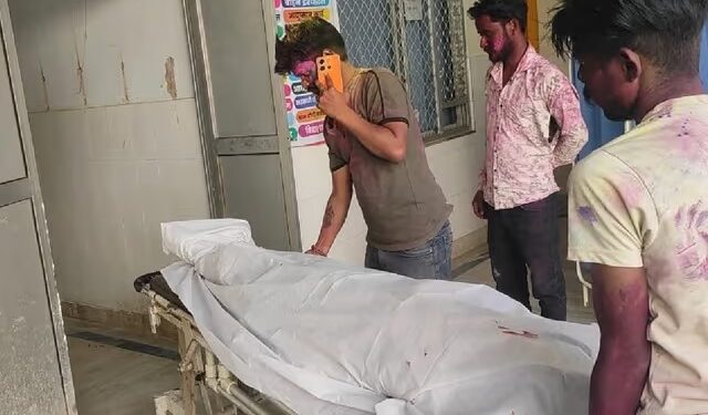 jharkhand gumla accident: गुमला में सड़क हादसा, तेज रफ्तार बाइक सड़क किनारे पेड़ से टकरायी, एक की मौत, दूसरा गंभीर, दोनों बिहार के निवासी jharkhand gumla accident: गुमला में सड़क हादसा, तेज रफ्तार बाइक सड़क किनारे पेड़ से टकरायी, एक की मौत, दूसरा गंभीर, दोनों बिहार के निवासी