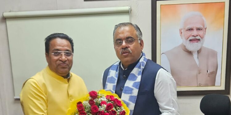jamshedpur bjp leader : भाजपा के राष्ट्रीय महामंत्री से मिले भाजपा नेता कुलवंत सिंह बंटी, झारखंड के विभिन्न मुद्दों पर हुई चर्चा jamshedpur bjp leader : भाजपा के राष्ट्रीय महामंत्री से मिले भाजपा नेता कुलवंत सिंह बंटी, झारखंड के विभिन्न मुद्दों पर हुई चर्चा