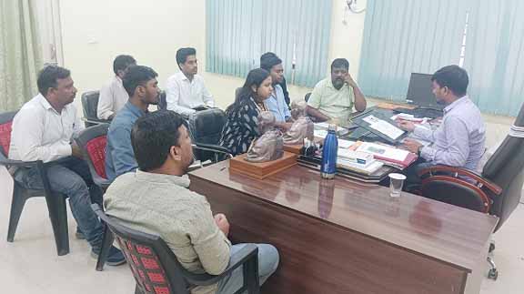 Jugsalai nagar parishad revenue collection review- जुगसलाई नगर परिषद के कार्यपालक पदाधिकारी ने राजस्व संग्रह की समीक्षा की, अधिकारियों को होल्डिंग टैक्स वसूली में तेजी लाने के दिए निर्देश, बकायेदारों के खिलाफ होगी कार्रवाई Jugsalai nagar parishad revenue collection review- जुगसलाई नगर परिषद के कार्यपालक पदाधिकारी ने राजस्व संग्रह की समीक्षा की, अधिकारियों को होल्डिंग टैक्स वसूली में तेजी लाने के दिए निर्देश, बकायेदारों के खिलाफ होगी कार्रवाई