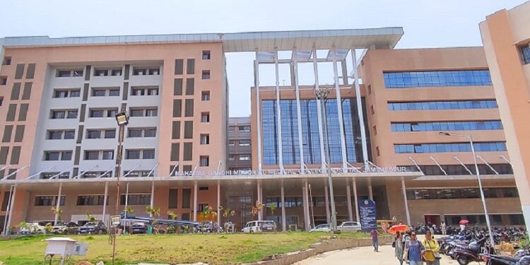 Jamshedpur mgm opd : होली को लेकर एमजीएम अस्पताल का ओपीडी 4 मार्च को रहेगा बंद, आपात व नियमित मरीजों के लिए हो रही विशेष व्यवस्था Jamshedpur mgm opd : होली को लेकर एमजीएम अस्पताल का ओपीडी 4 मार्च को रहेगा बंद, आपात व नियमित मरीजों के लिए हो रही विशेष व्यवस्था