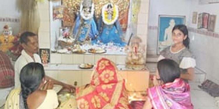 Jamshedpur rural satsang : गालूडीह के नवकुंज मंदिर में सत्संग का हुआ आयोजन, पुजारी सुखदेव दास ने की श्री राधा-कृश्ण की विशेष पूजा