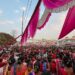 Jamshedpur dishom baha mahotsav : करनडीह दिशोम बाहा में दिशोम बाहा महोत्सव आयोजित, पूरे कोल्हान से उमड़ी आदिवासी समाज की भीड़, परंपरागत नृत्य ने सभी को किया मंत्रमुग्ध, रात 9 बजे तक खासमहाल-करनडीह मार्ग जाम