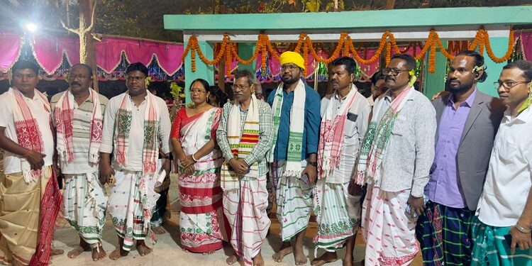 Jamshedpur rural baha bonga : नरवापहाड़ दिशोम जाहेरगढ़ में धूमधाम से मना पारंपरिक बाहा बोंगा पर्व, एकता और प्रकृति के सम्मान का दिया गया संदेश