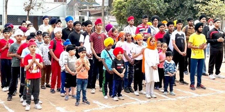 Jamshedpur hola mohalla : होला-महल्ला के खेल उत्सव में सिख बच्चों ने दिखाई वीरता और खेल प्रतिभा, जसविंदर सिंह व जसप्रीत कौर बने सबसे तेज धावक, बाबा बंदा सिंह बहादुर गतका अखाड़ा ने किया होला मोहल्ला का आयोजन