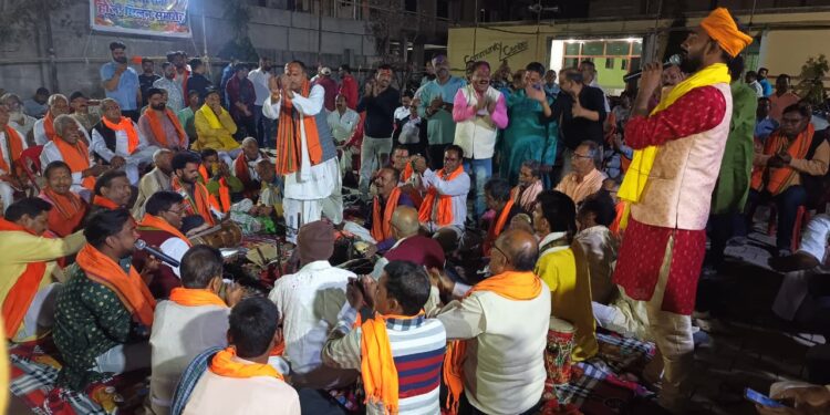 Jamshedpur karni sena holi Milan  : गोविंदपुर में करणी सेना की ओर से भव्य होली मिलन समारोह का हुआ आयोजन, सभी ने एक दूसरे को अबीर-गुलाल लगा दिया एकजुटता एवं भाईचारगी का संदेश