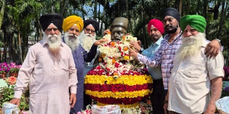 Jamshedpur homage to jn tata : साकची गुरुद्वारा कमेटी ने प्रधान निशान सिंह की अगुआई में जेएन टाटा को दी भावभीनी श्रद्धांजलि, बिष्टुपुर पोस्टल पार्क में श्रद्धा एवं कृतज्ञता के साथ अर्पित किये श्रद्धा सुमन