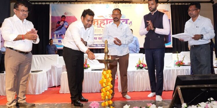 West singhbhum jal mahotsav pakhwara : अंतरराष्ट्रीय महिला दिवस पर चाईबासा में जल महोत्सव पखवाड़ा का शुभारंभ, मंत्री दीपक बिरुआ ने दिलाई जल संरक्षण की शपथ, जल सहिया व मुखियों को किया गया सम्मानित West singhbhum jal mahotsav pakhwara : अंतरराष्ट्रीय महिला दिवस पर चाईबासा में जल महोत्सव पखवाड़ा का शुभारंभ, मंत्री दीपक बिरुआ ने दिलाई जल संरक्षण की शपथ, जल सहिया व मुखियों को किया गया सम्मानित