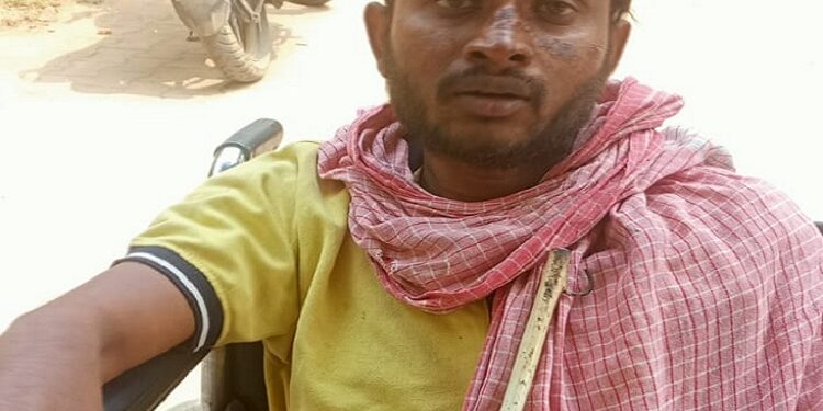 West singhbhum helping humanity : झुलसे युवक को परिजनों तक पहुंचाने को आगे आया सुमिता होता फाउंडेशन, समाजसेवी बैरम खान की तत्परता से पहुंचाया गया अनुमंडल अस्पताल, इलाज के बाद उसे बांकुड़ा स्थित उसके घर भेजने की करेंगे व्यवस्था