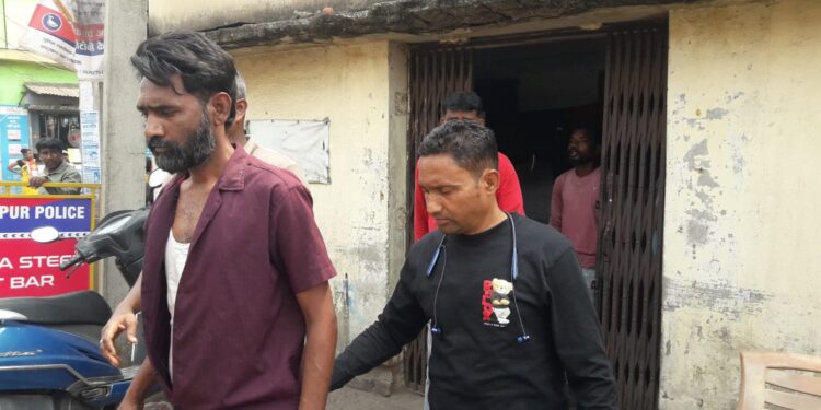 jamshedpur rural thief caught हल्दीपोखर में ग्रामीणों ने रंगेहाथ दो बाइक चोर को धर दबोचा, कोवाली पुलिस को किया सुपुर्द